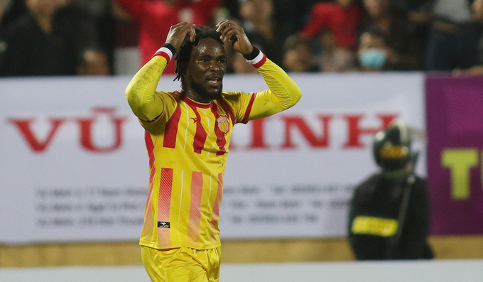 Nam Định hoà tiếc trong ngày chảo lửa Thiên Trường chật kín khán giả